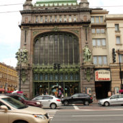 Najlepsze delikatesy w Petersburgu. Jeżeli szukasz rosyjskich specjałów, pamiątek i prezentów dla znajomych-udaj się właśnie tam.