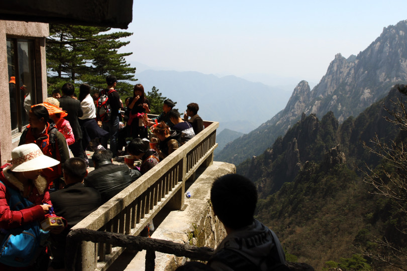 Толпы на горе Хуаншань