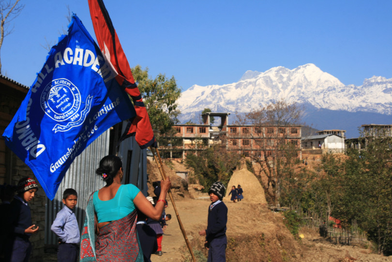 Вид на Гималаи из школы Непала