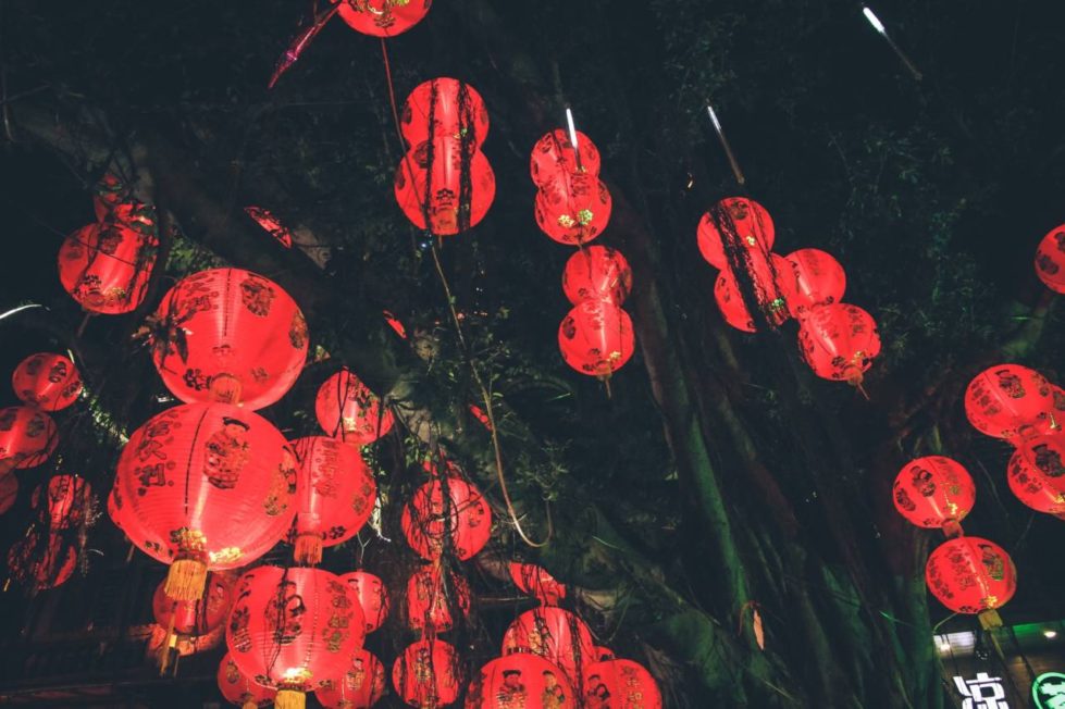 Деревья в китайских фонариках