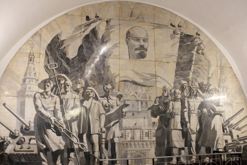 Mozaika w jednej z moskiewskich stacji metra. Lenin ciągle patrzy i nie dowierza.
