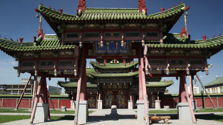 Brama wiodąca do świątyń Pałacu Zimowego Bogd Khana