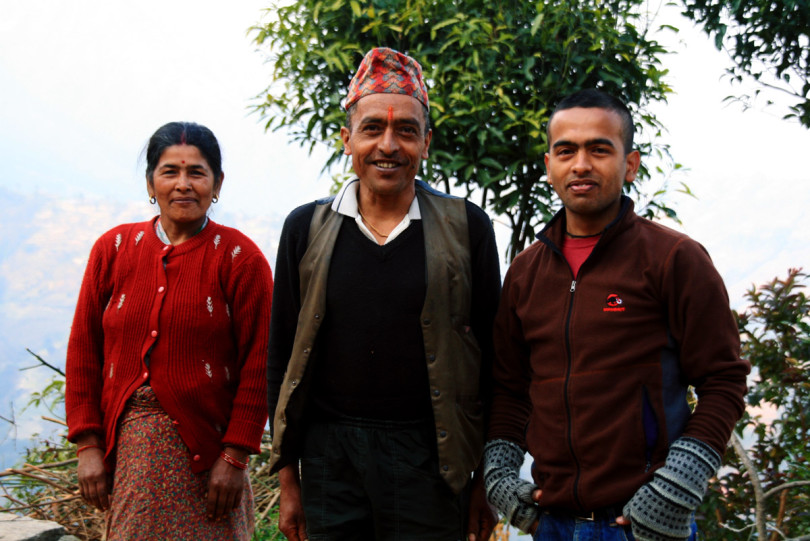 Шива — это очень современный непалец, владелец нескольких магазинов в главном туристическом районе Катманду — Тамеле / Thamel. В их семье трое детей — два брата и сестра, все из них получили образование и работают в городе. Отец Шивы в свои молодые годы так же работал в Тамеле, поэтому смог обеспечить семью — а сейчас их в основном содержат дети.