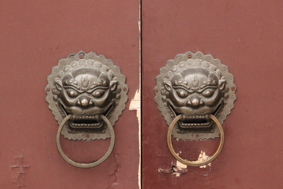 Chiński smok na drzwiach